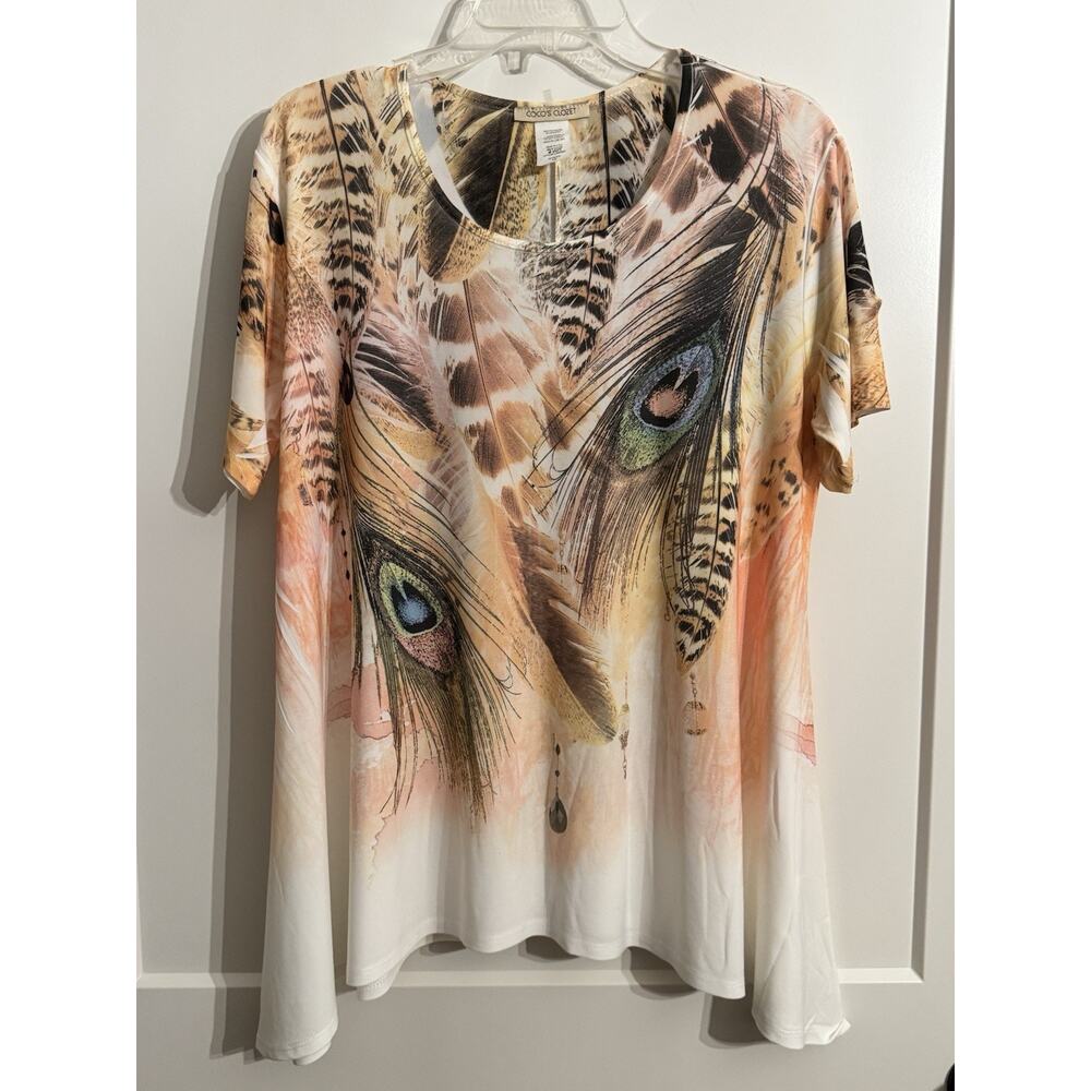 Co Co's Closet Sz 1X Blouse Peacock Feathers White Artsy Art Teacher Boho SS